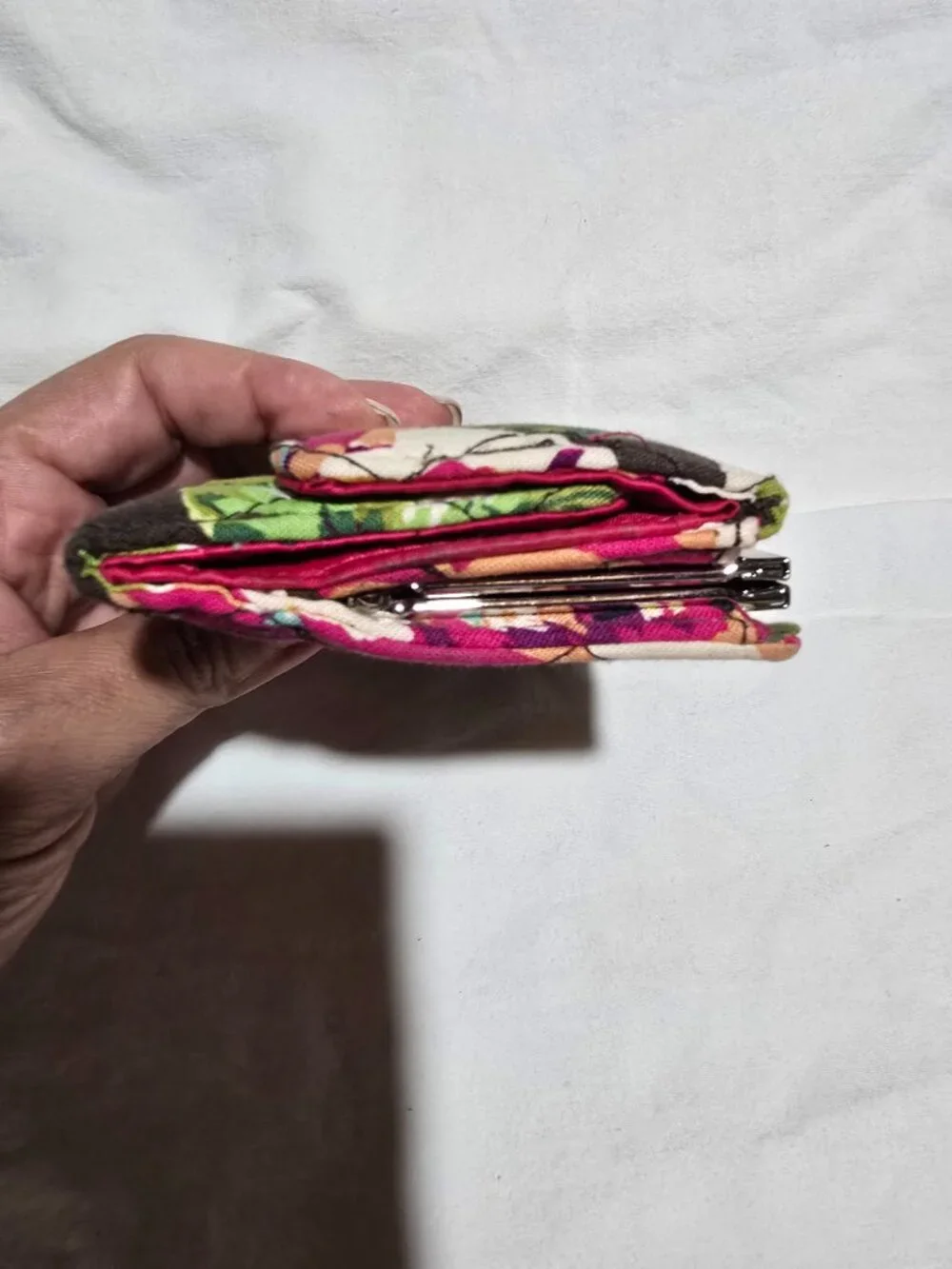 Vera Bradley "English Rose" Quilted Small Kisslock Clutch Wallet Floral Coin - Picture 9 of 9